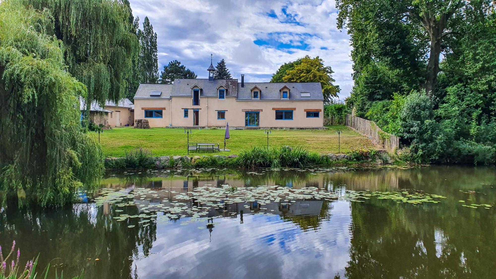 Bed and Breakfast Au Fil De L'Eau La Chapelle-Saint-Aubin Exteriér fotografie